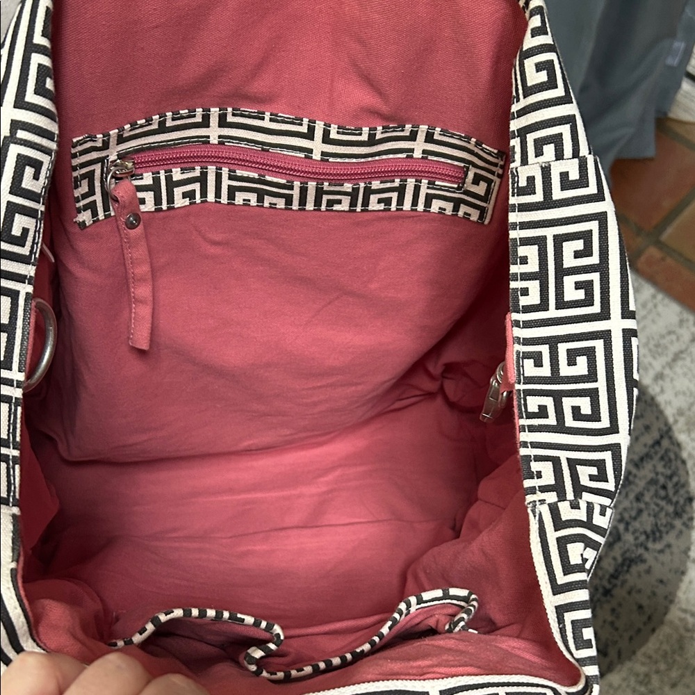 Chic Black and White Patterned Tote with Pink Handles (EUC) - Picture 8 of 14